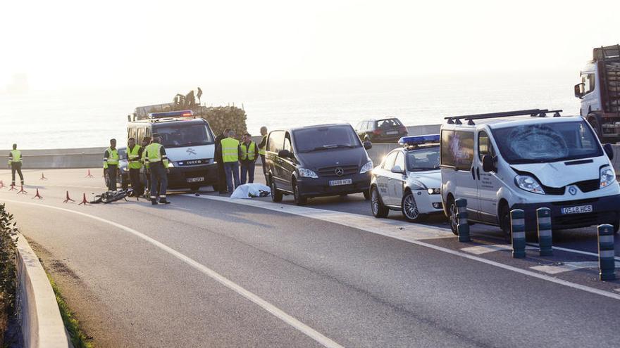 Fallece un ciclista arrollado en la autovía de Marín