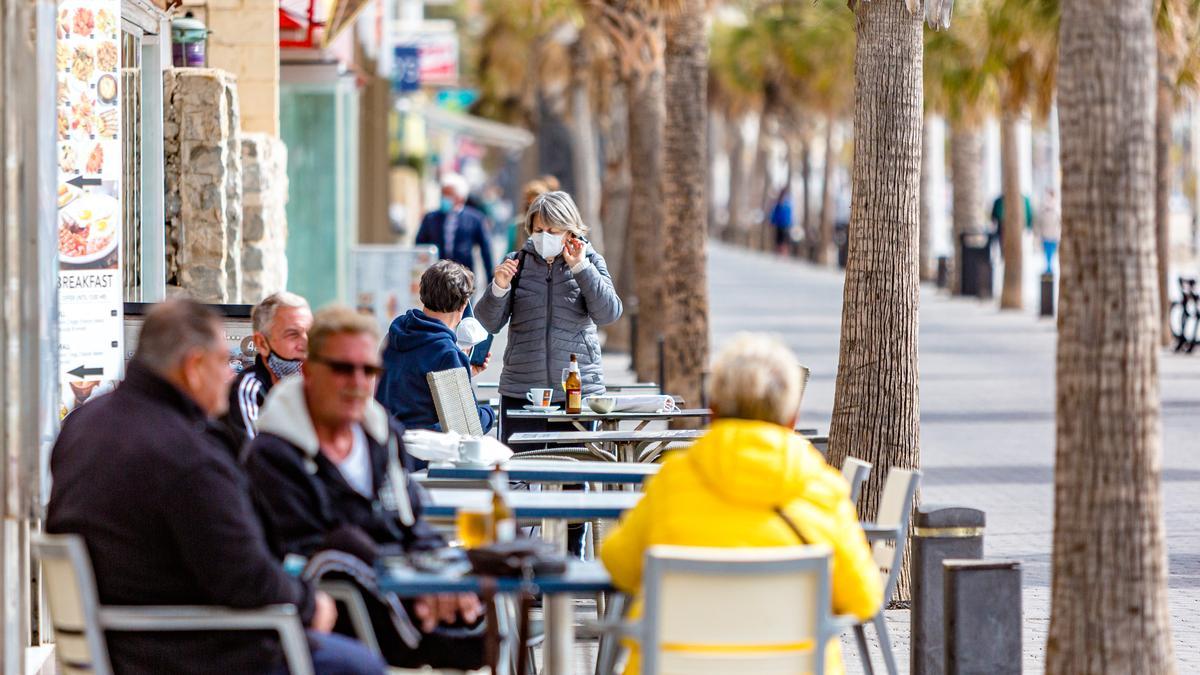 Algunas terrazas abierta este lunes en Benidorm.