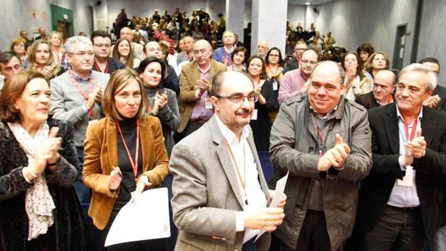 Lambán abre su carrera a la DGA defendiendo la honradez del PSOE