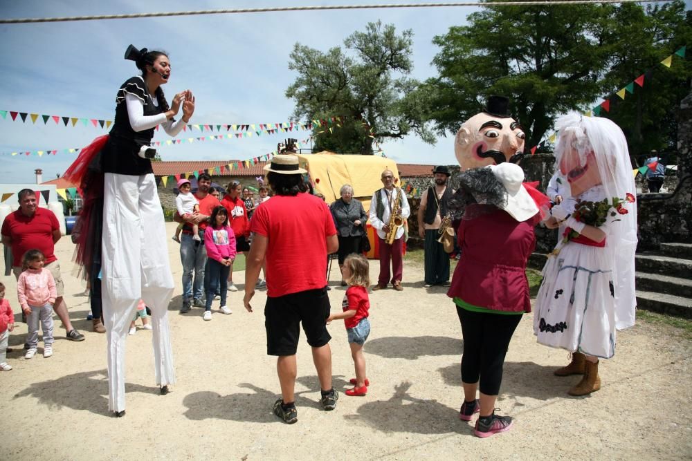 La 28º edición de la Romaría do Rapaz en Silleda congregó ayer a cientos de niños.