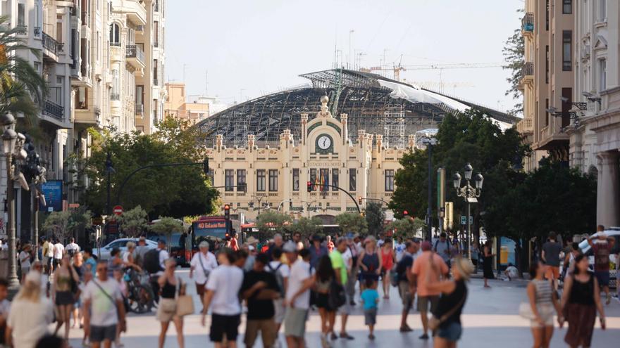 La Estación del Norte al desnudo tras la retirada de la cubierta de amianto