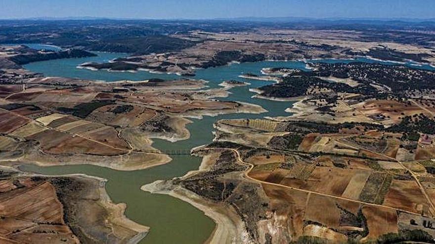 Vista aérea del embalse de Ricobayo.