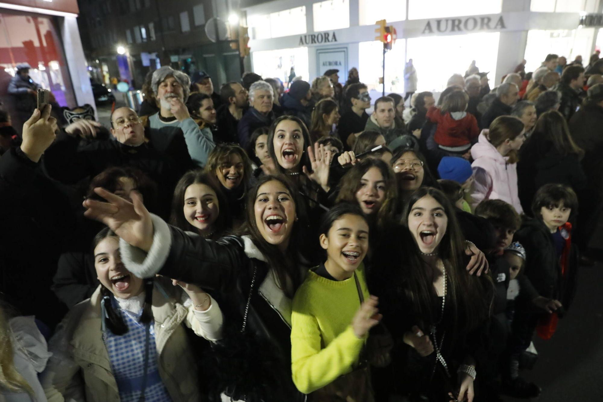 Así fue el multitudinario desfile del Antroxu de Gijón (en imágenes)