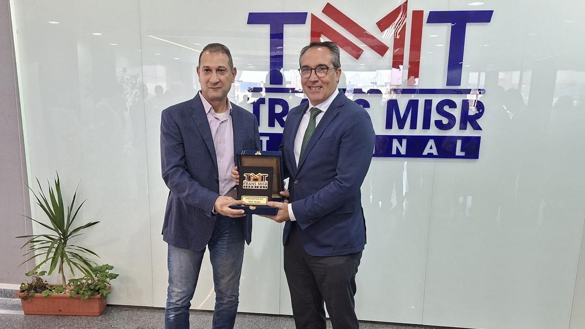 Rubén Ibáñez, con el director de Trans Misr Terminal.