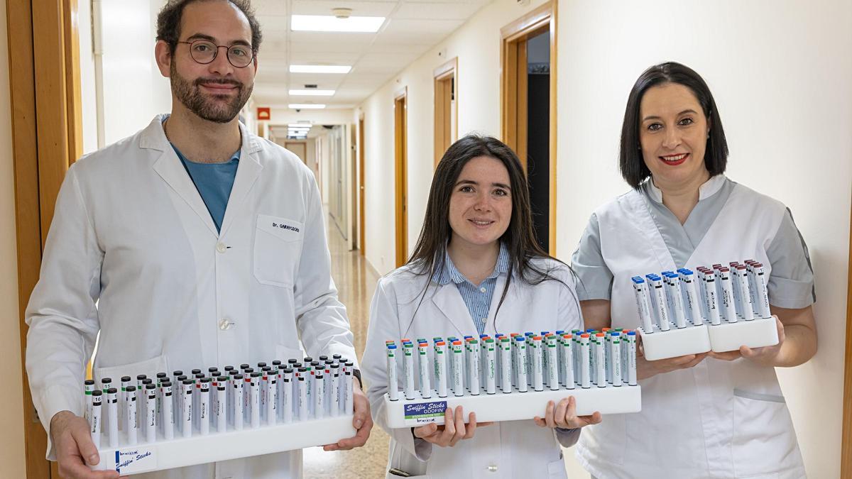 El equipo de la CUN con test olfativos