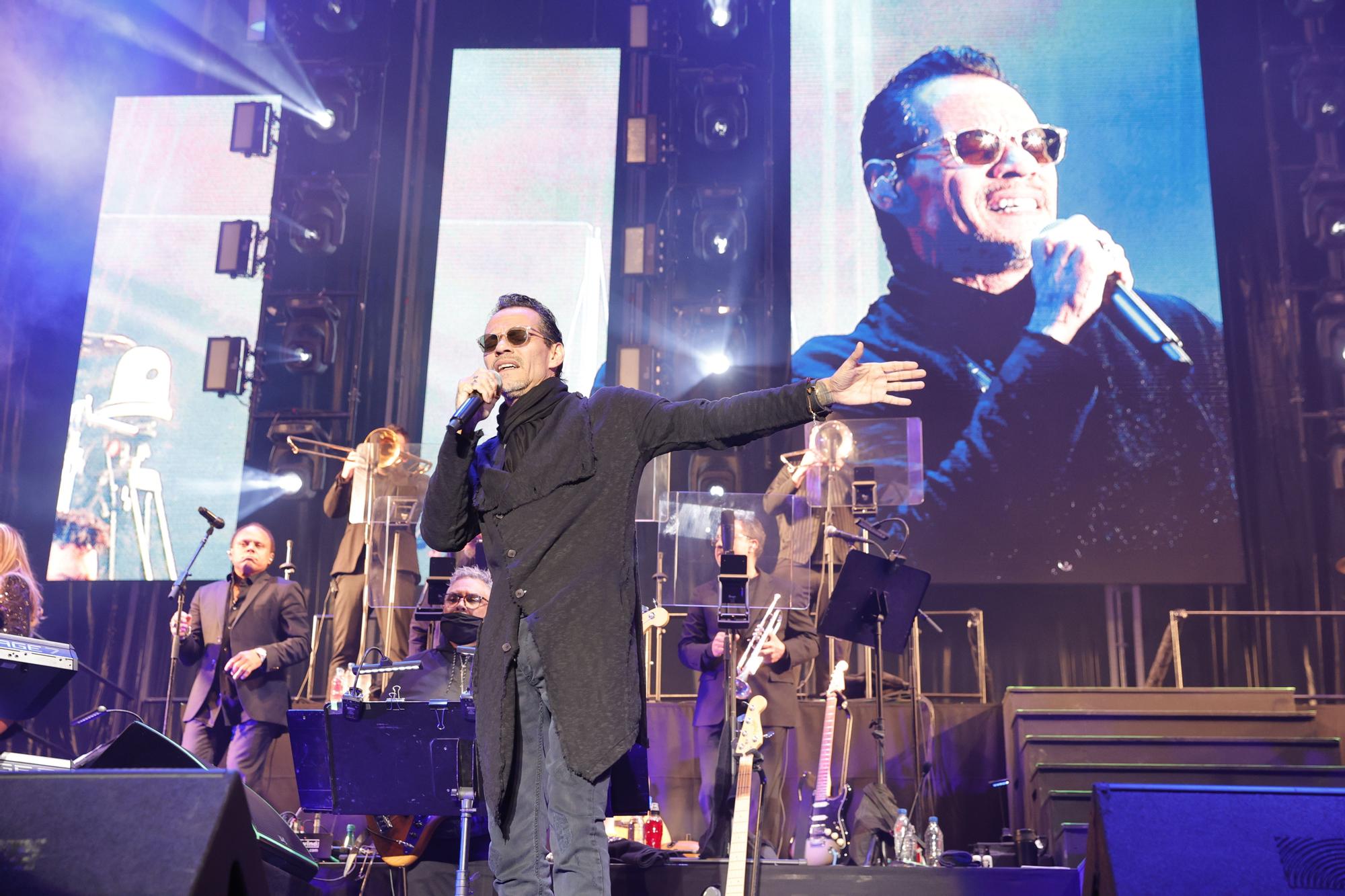 La espera "valió la pena": Marc Anthony parte caderas en Oviedo a ritmo de salsa