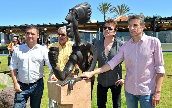 MONUMENTO BARES JAIME URRUTIA MELONERAS COCA COLA