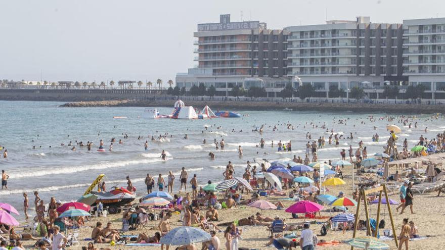 La playa del Postiguet, el pasado verano