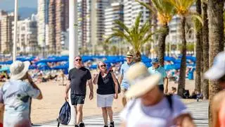 Los apartamentos turísticos cuadruplican en plazas a los hoteles en Alicante