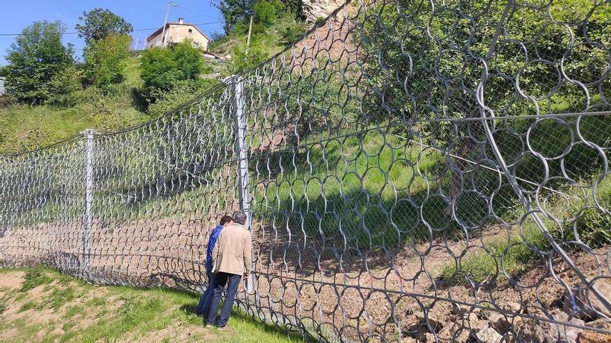 Medio millón para arreglar la carretera de Parana (Lena) y estabilizar un talud en La Bárgana (Laviana)