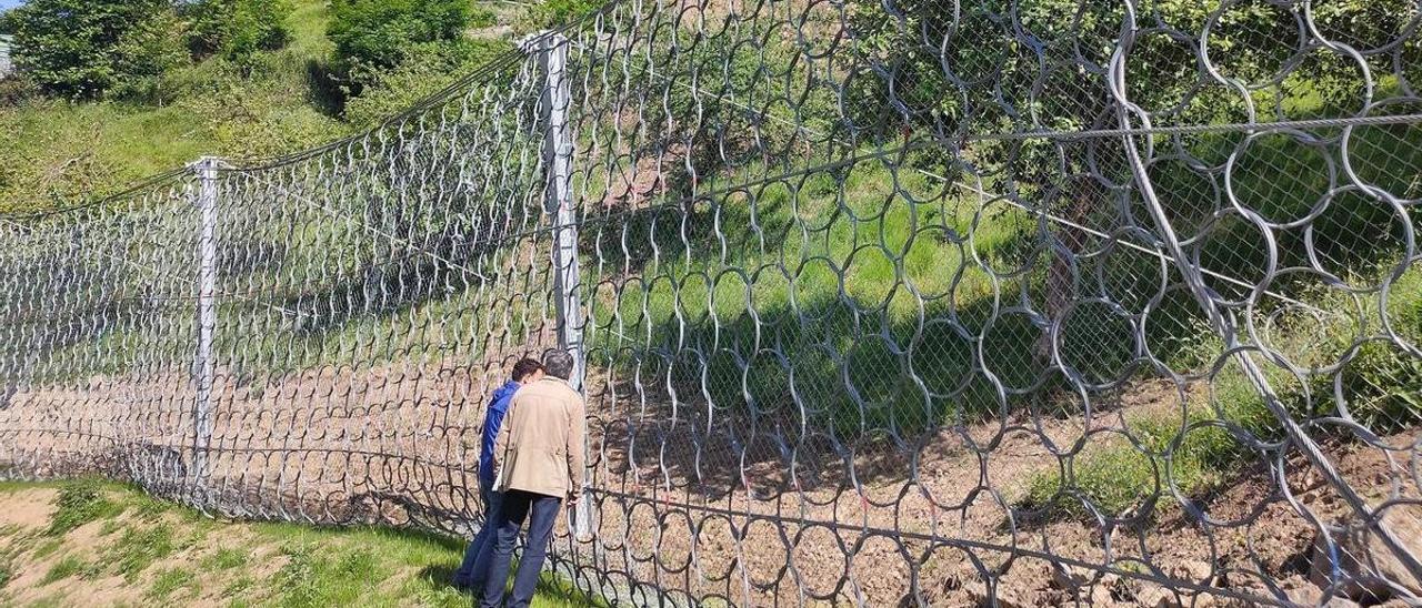 El argayo de La Bárgana, ya arreglado, cuyo talud se va a estabilizar ahora
