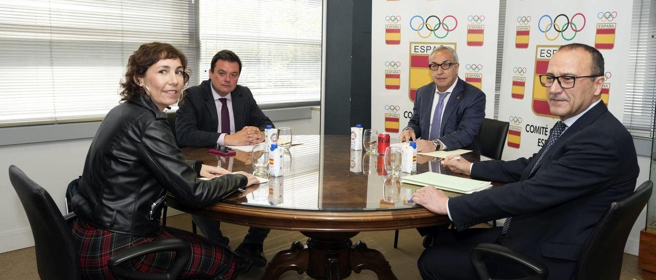 Nuria Cuenca, de la Generalitat; Víctor Francos, del Ministerio de Cultura; Alejandro Blanco, del COE; y Felipe Faci, del Gobierno de Aragón, en la última reunión en el COE.