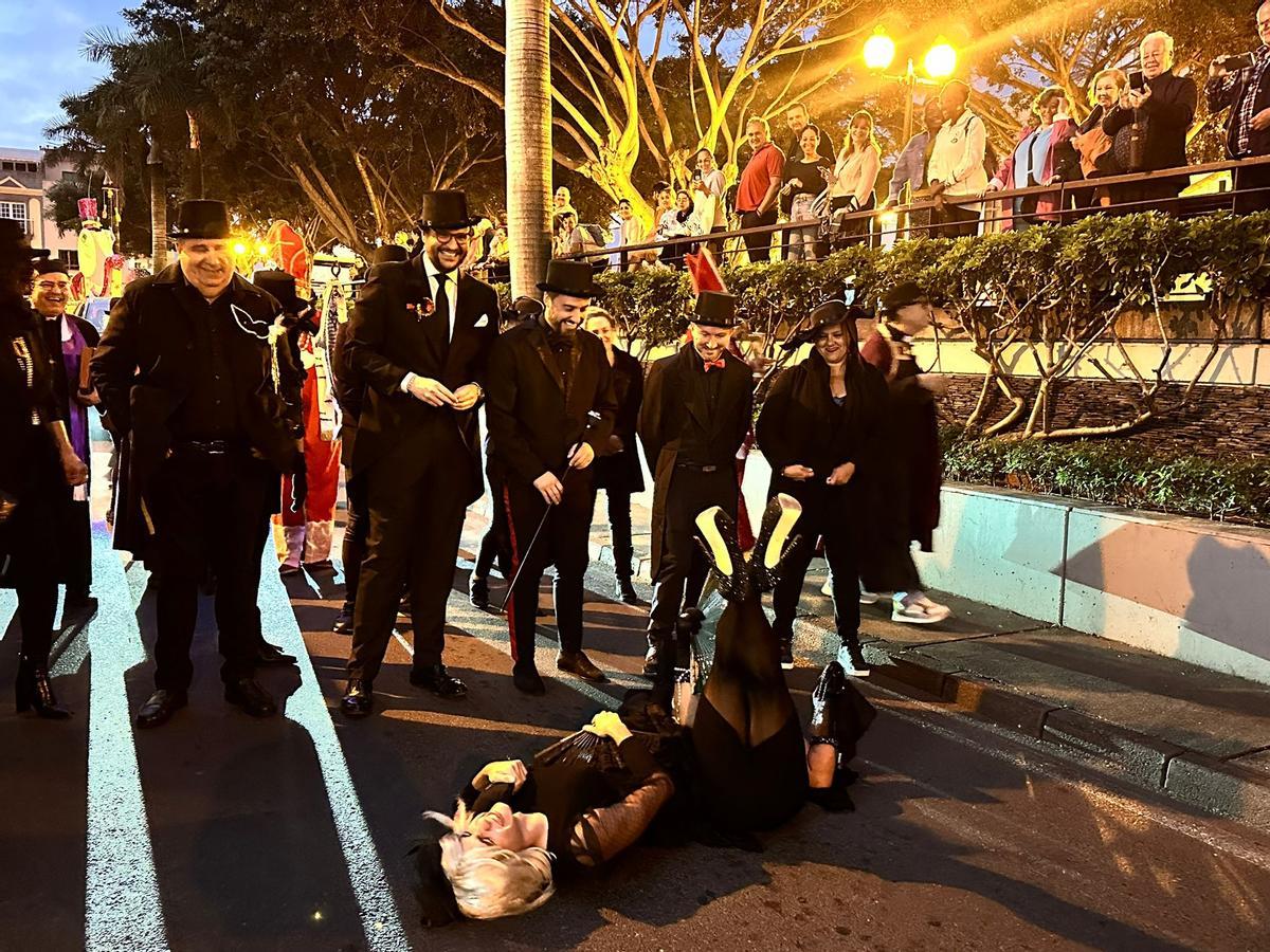 Imagen del inicio de la comitiva fúnebre, en el parque Franchy Roca