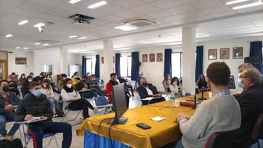 El Cristo del Socorro entra  en la universidad. 