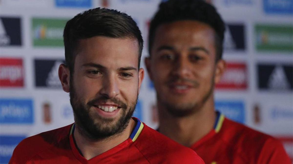 Jordi Alba 'rajó' de la prensa