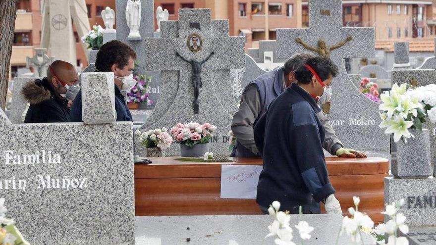 Extremadura registra 560 fallecimientos más de lo habitual en cuatro semanas