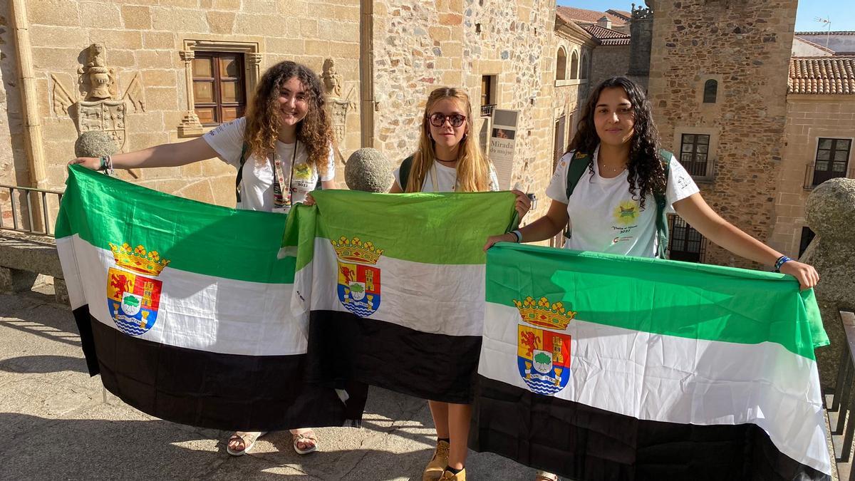 Extremeñas. Vera Aunión, Clara Fernández y Celia Fernández.