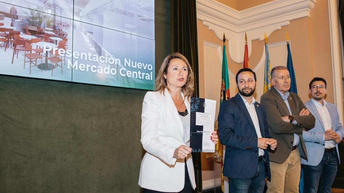 La alcaldesa presentó el nuevo mercado central a los vendedores