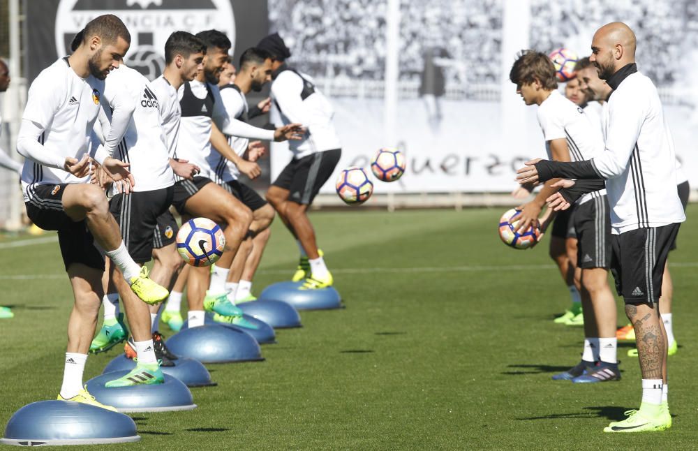 El entrenamiento del Valencia CF, en imágenes