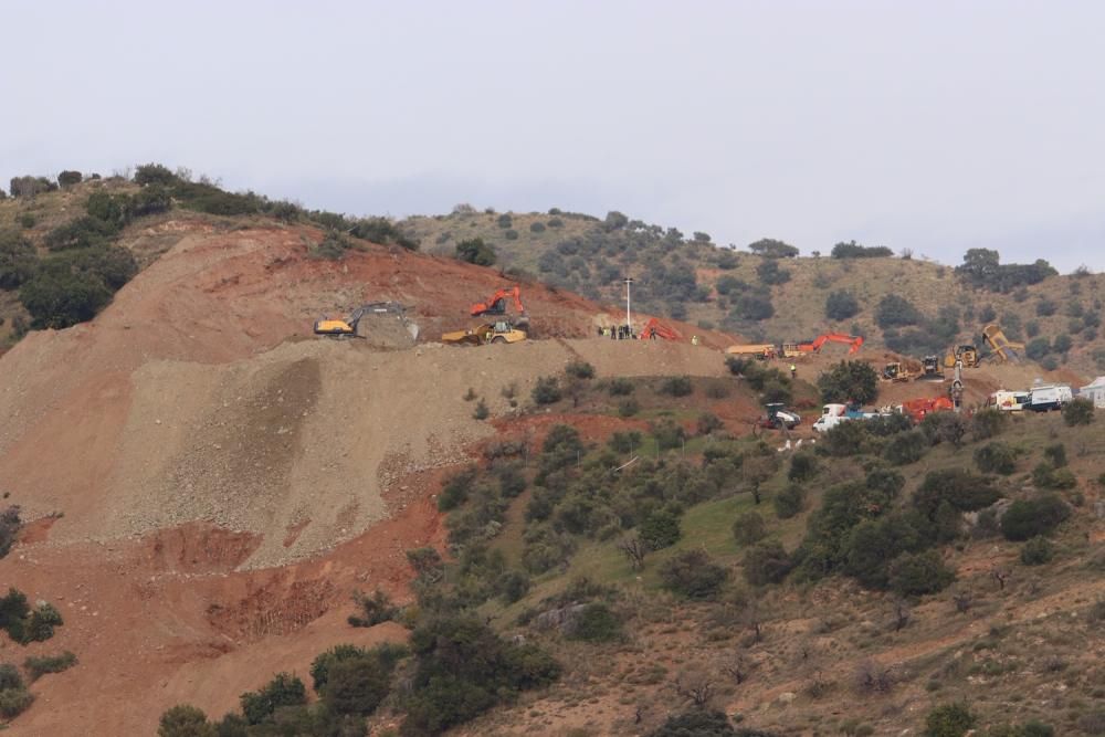 Llegada de las máquinas perforadoras a Totalán para continuar con el rescate de Julen