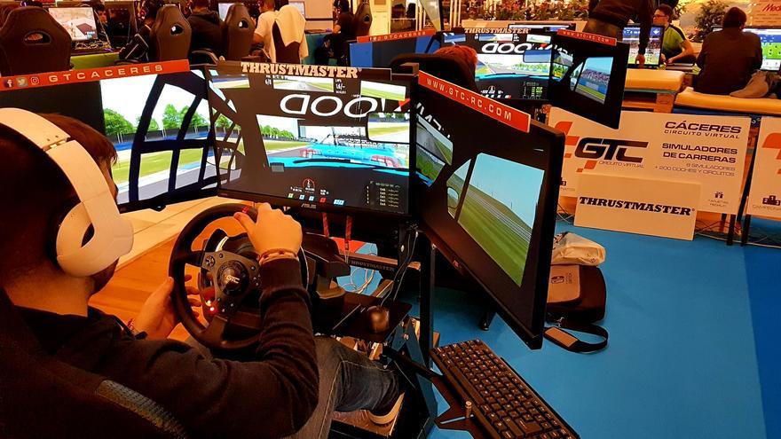 La cofradía de Batallas organiza en Cáceres un torneo de simuladores de coches y FIFA 24