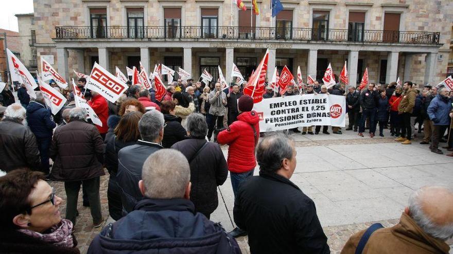 Concentración de pensionistas celebrada esta mañana.