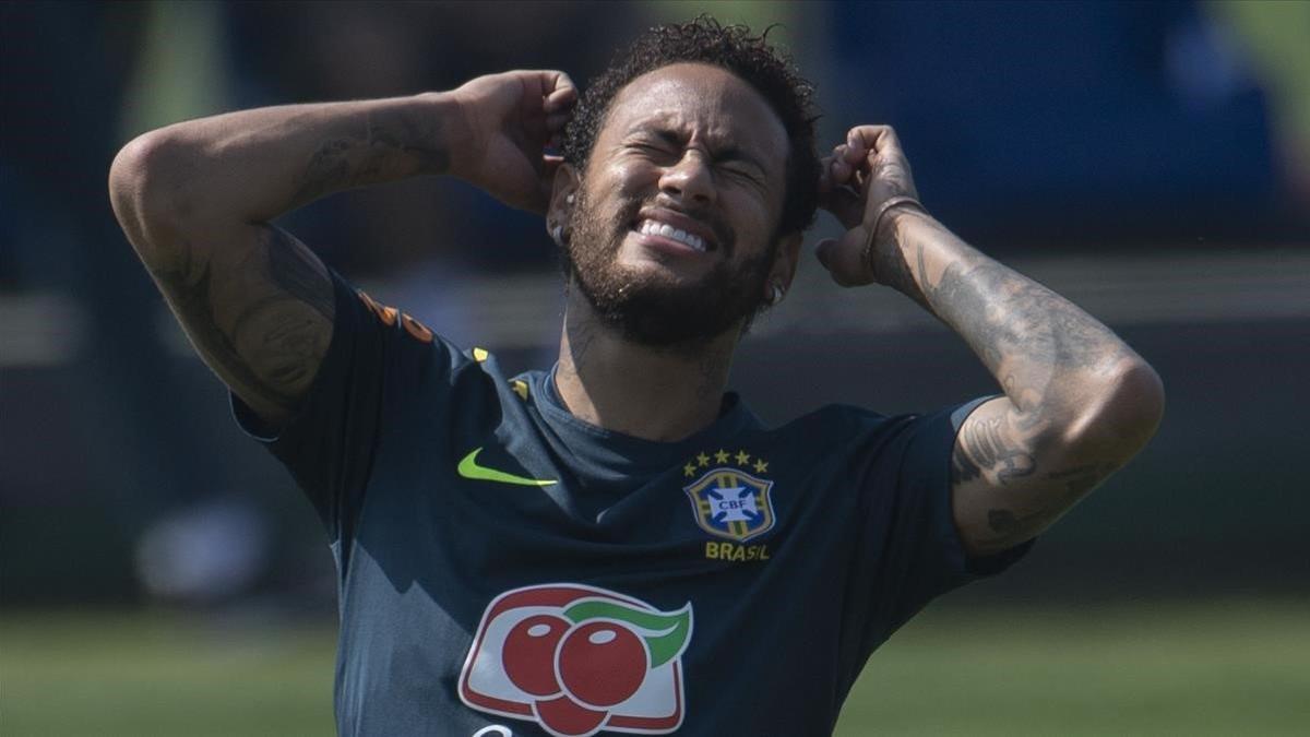 Neymar, en el entrenamiento de Brasil en Gran Comary este sábado.