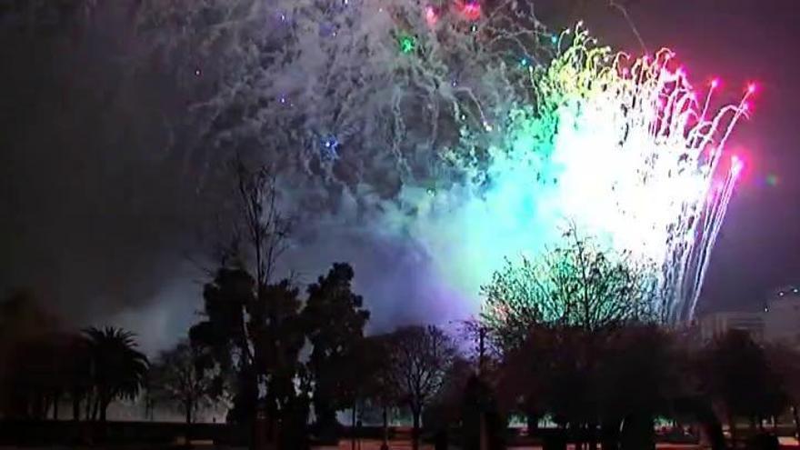 La Nit del foc ilumina el cielo de Valencia