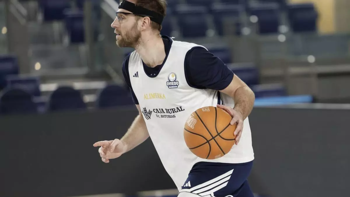 VÍDEO: Calvin Hermanson, jugador del OCB vuelve a la cancha tras su lesión de cuello