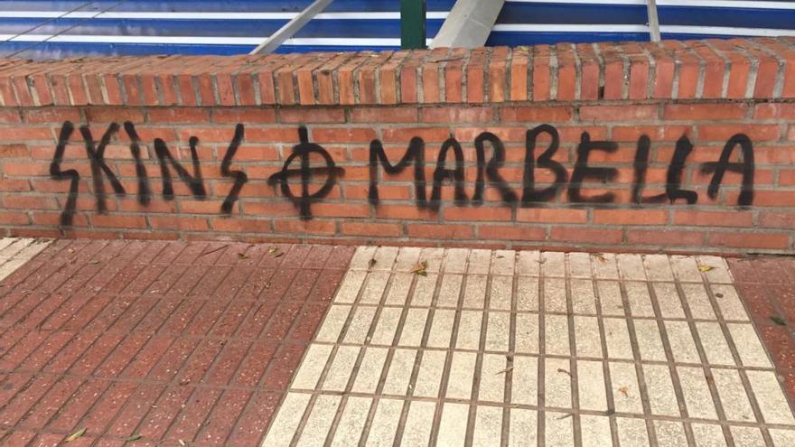 Una de las pintadas que aparecieron ayer en el Municipal.