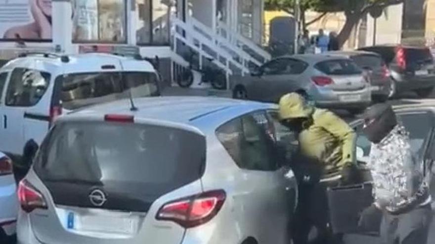 Esta fue la huída de los atracadores de un centro comercial del sur de Gran Canaria Esta fue la huída de los atracadores de un centro comercial del sur de Gran Canaria