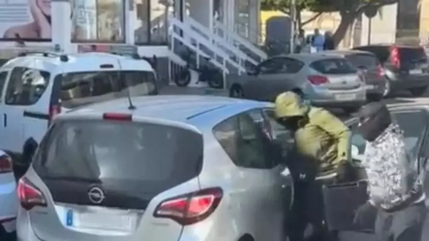 Atracadores armados asaltan a los recaudadores de un centro comercial del sur de Gran Canaria y huyen con el botín