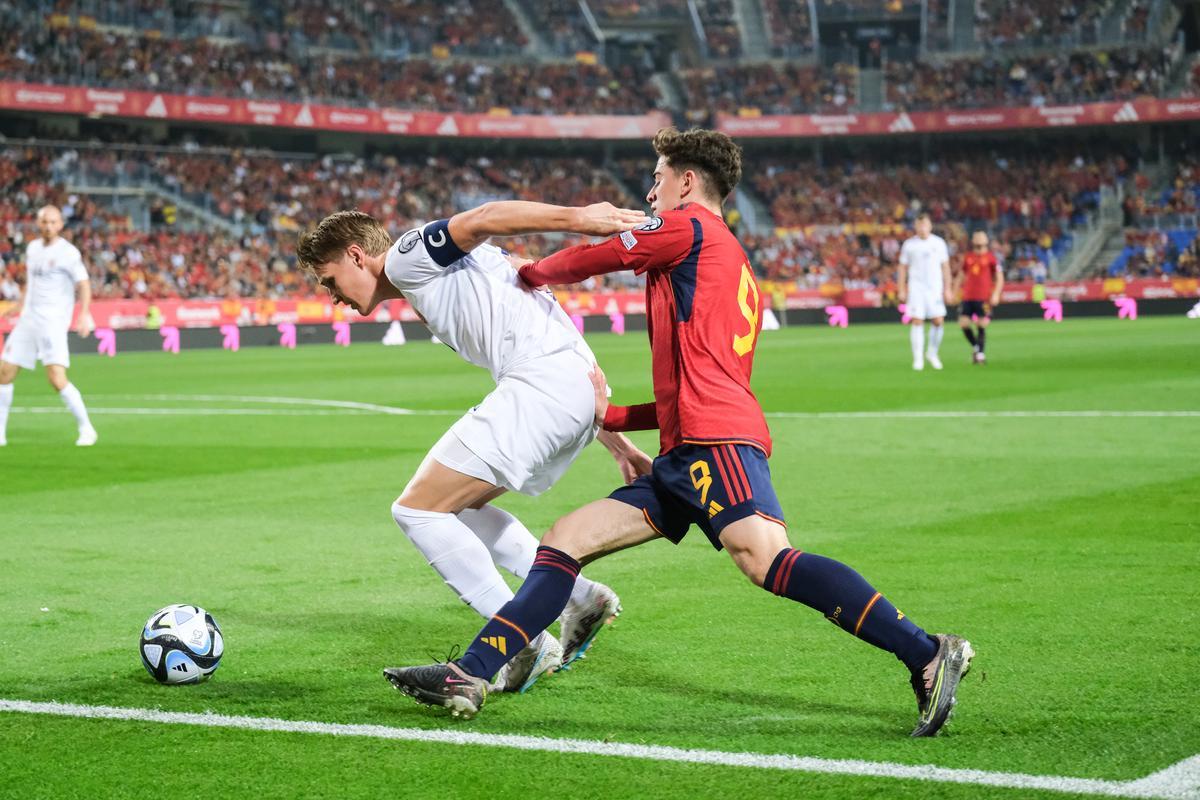 La Roja juega en Málaga contra Noruega, en imágenes