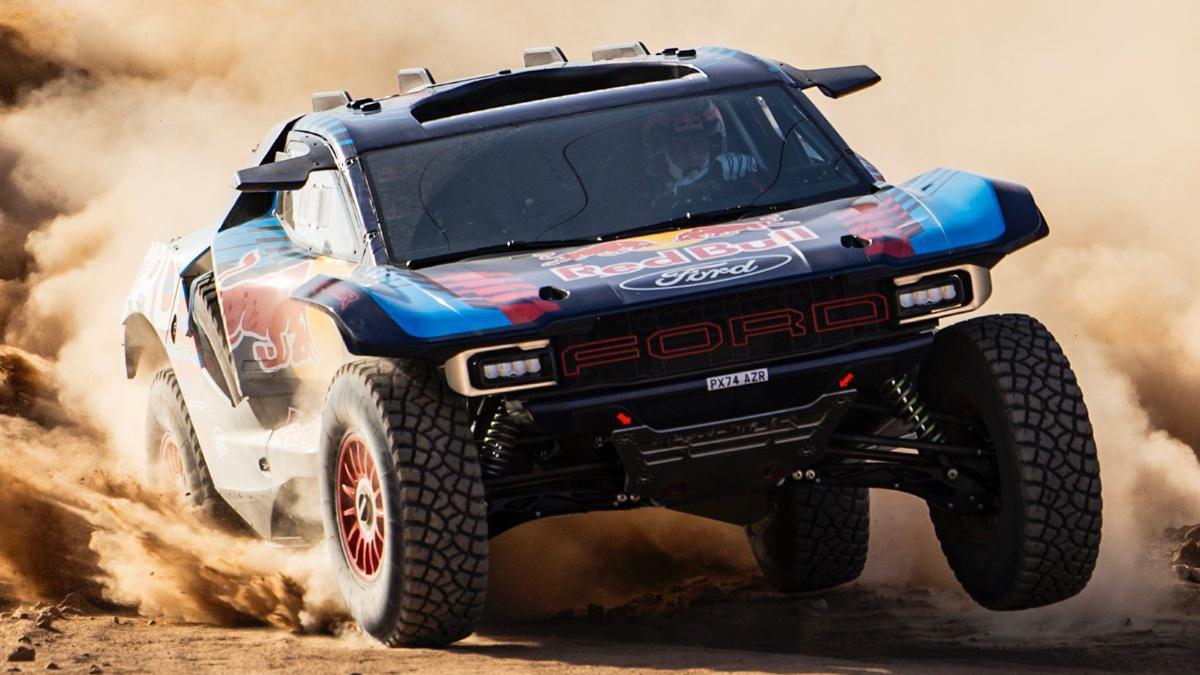 Carlos Sainz y Lucas Cruz ya ganan con Ford