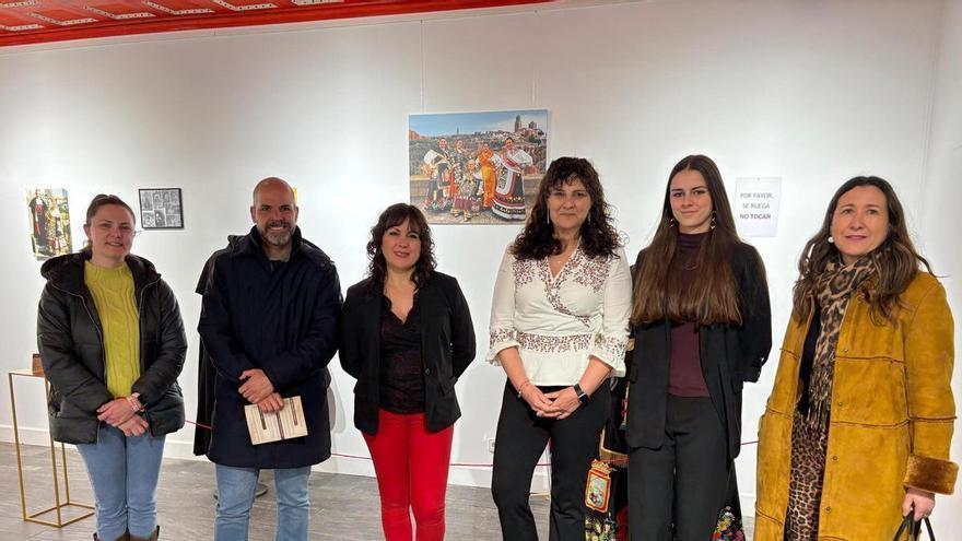 Toro pone en valor el legado de Victoria Neira con la exposición "Puntadas de una vida"