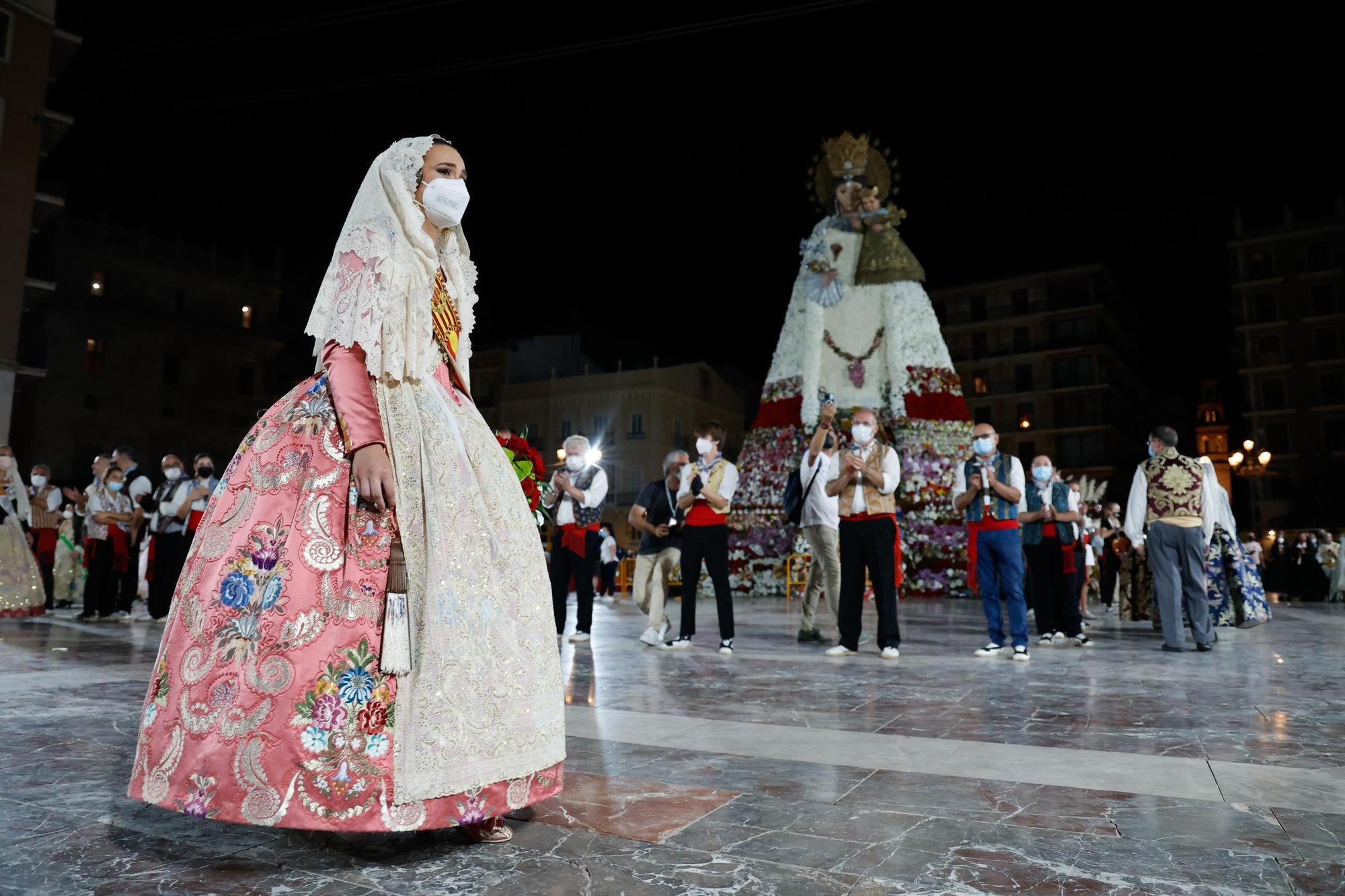 La Fallera Mayor y su Corte de Honor cierran la Ofrenda más atípica