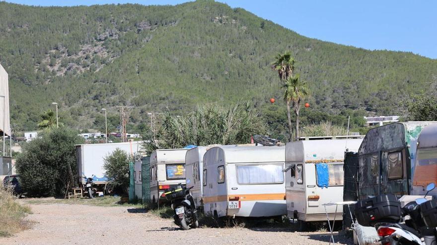 Una residente en el asentamiento de sa Joveria de Ibiza: "Hasta que no venga la policía y me eche a hostias no me voy"