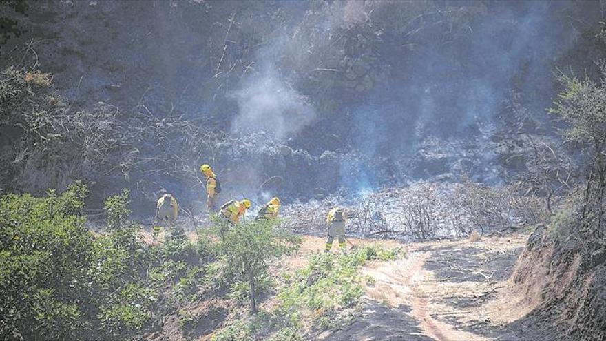 Remite el incendio de Canarias