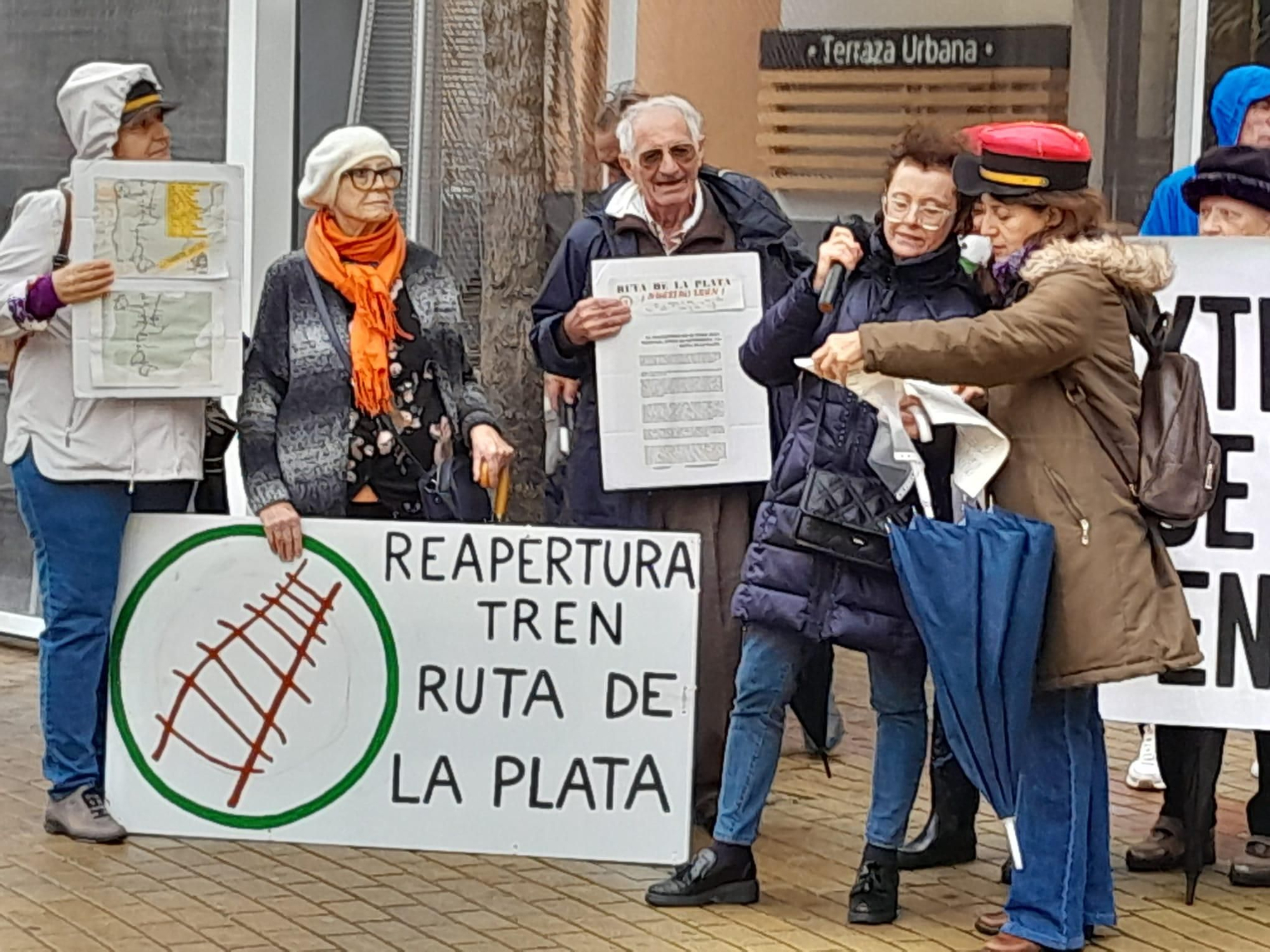 GALERÍA | Así han sido las protestas por el tren Ruta de la Plata en diferentes localidades extremeñas