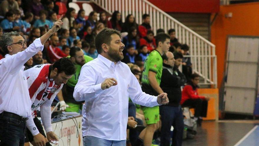 El entrenador, en un partido.