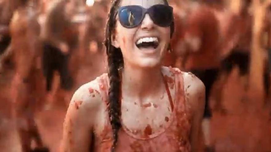 Ray-Ban elige la Tomatina como escenario de un anuncio