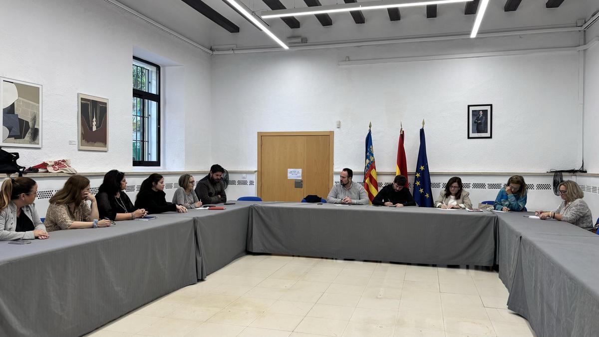 Reunión de alcaldías con representantes del comité de empresa del Hospital de Manises.