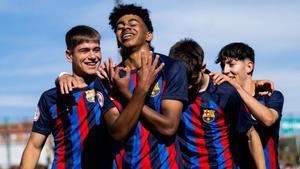 Lamine Yamal celebra con el 304 un gol con el Juvenil A del Barça