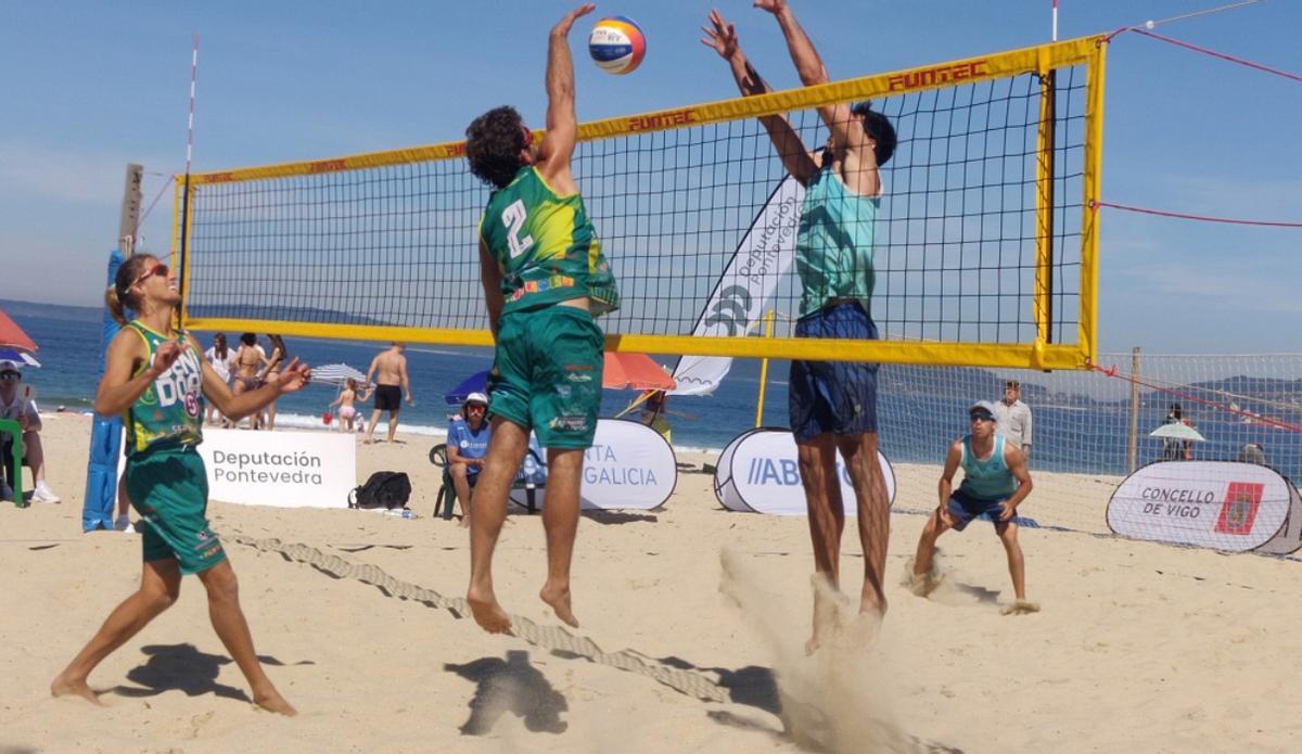 El conjunto valenciano defendió la corona de la liga masculina ante el Poniente Benidorm consiguiendo el bicampeonato liguero que le permite volver a disputar la Copa de Europa de Clubes de Vóley Playa.