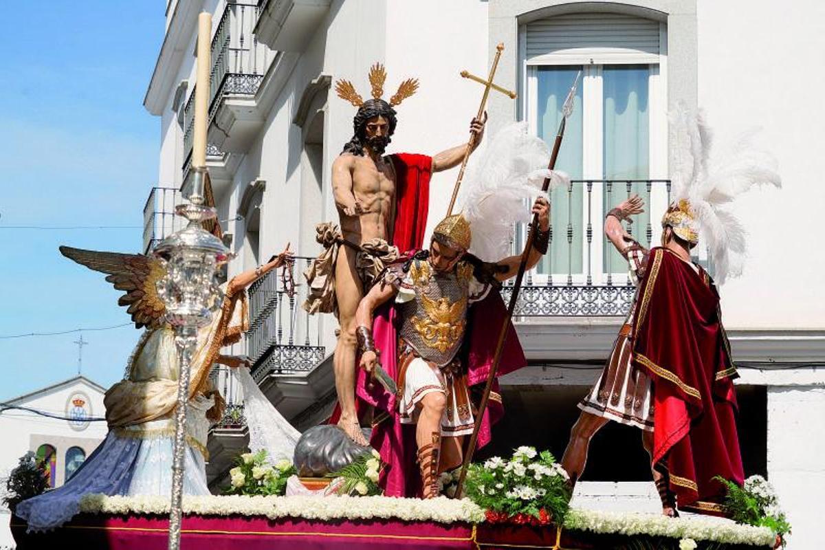 HERMANDAD SERVITA Y COFRADÍA NAZARENA DE LOS DOLORES  REALIZA SU ESTACIÓN DE PENITENCIA EN LA NOCHE DEL MARTES SANTO.