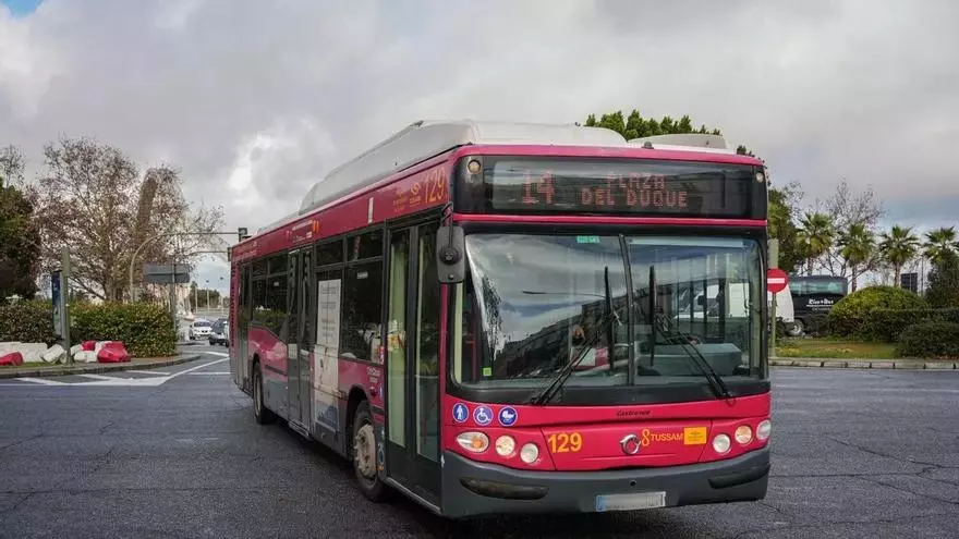 Muere un hombre de 34 años atropellado por un autobús urbano en Sevilla