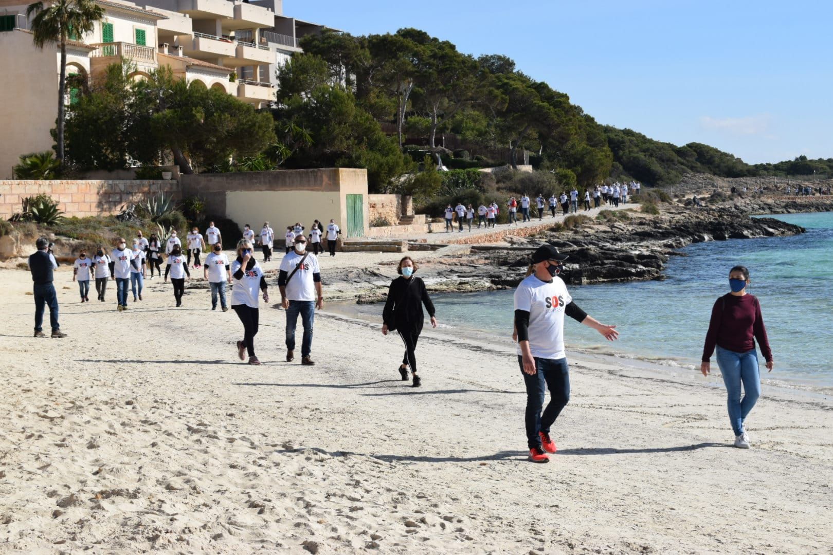 Marcha reivindicativa en la Colònia de Sant Jordi exigiendo un plan de rescate para el sector turístico