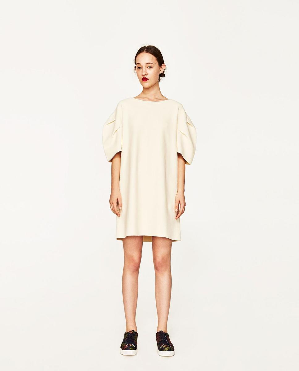 Zara apuesta por los looks blancos: vestido