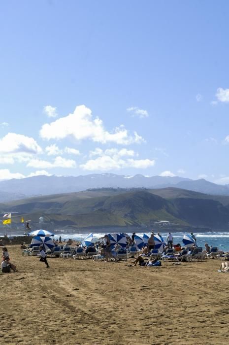 NIEVE EN LA CUMBRE DESDE LA PLAYA DE LAS CANTERAS