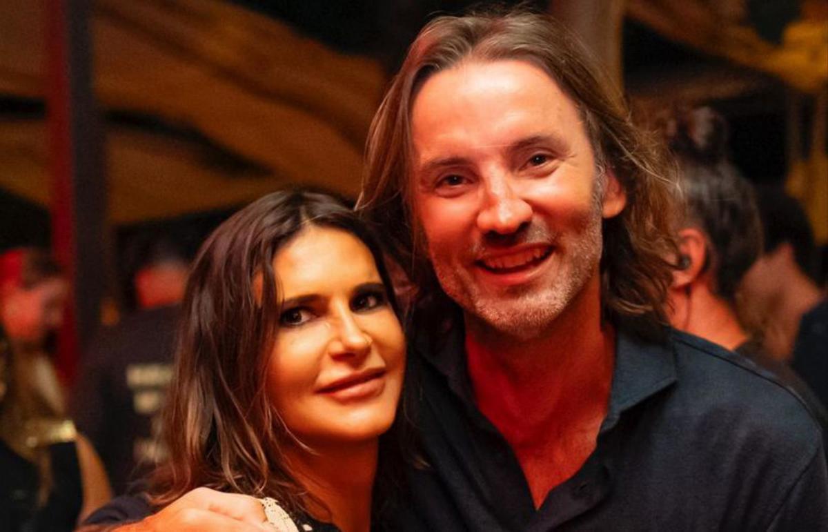 El percusionista Israel Charris y la cantante Cali Bee.